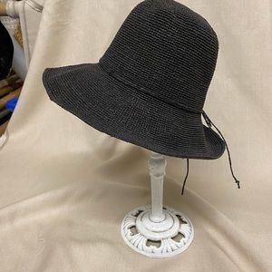 Crushable foldable black sun hat